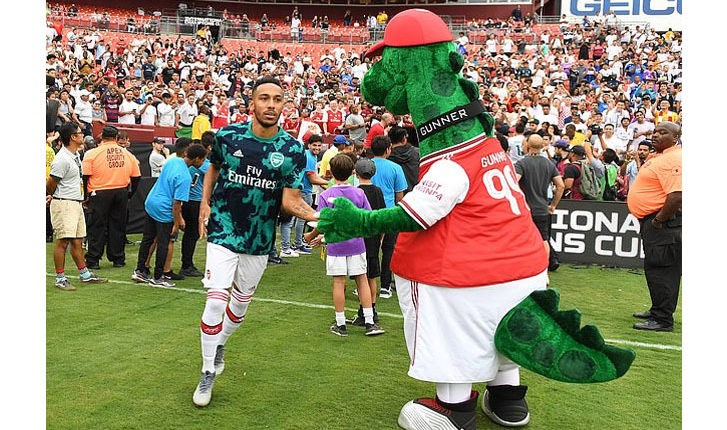 Angry Arsenal fans set up fundraising page for sacked mascot Gunnersaurus - Bóng Đá