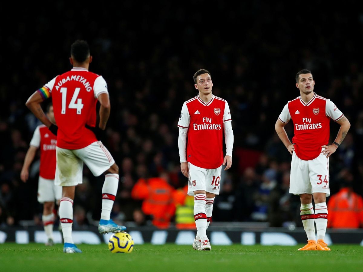 ‘He shouldn’t be in the team!’ Arsenal legend Liam Brady absolutely destroys Mesut Ozil   - Bóng Đá