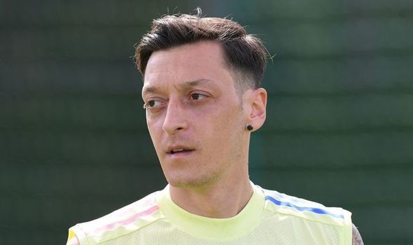 Arsenal star Mesut Ozil 'rejects Saudi Arabia transfer' as Stan Kroenke frustrations grow - Bóng Đá