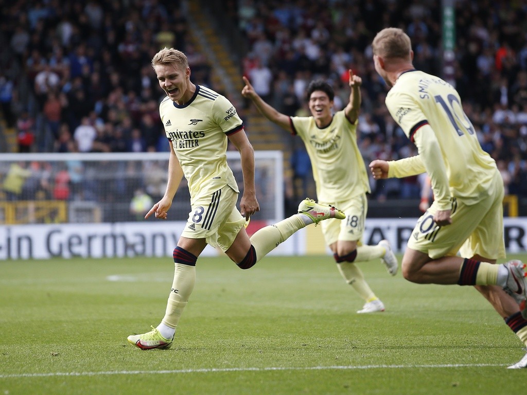 Tim Sherwood slams Arsenal and Tottenham for signing ‘average foreign players’ - Bóng Đá