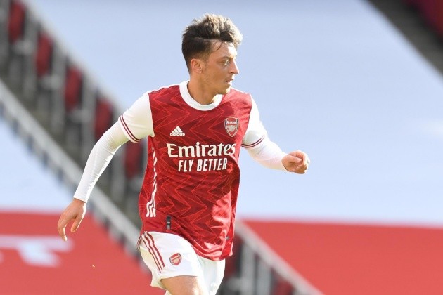 Aubameyang scores twice & Ozil features as Arsenal suffer friendly defeat to Aston Villa - Bóng Đá