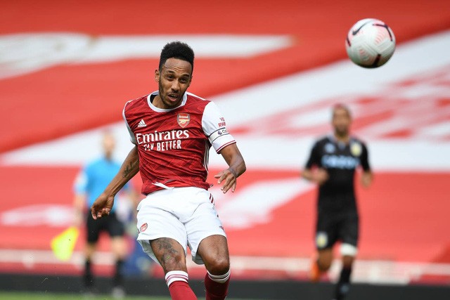Aubameyang scores twice & Ozil features as Arsenal suffer friendly defeat to Aston Villa - Bóng Đá