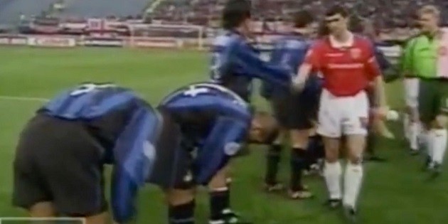 Man United: Roy Keane mugging off Ronaldo and Diego Simeone happened 22 years ago - Bóng Đá