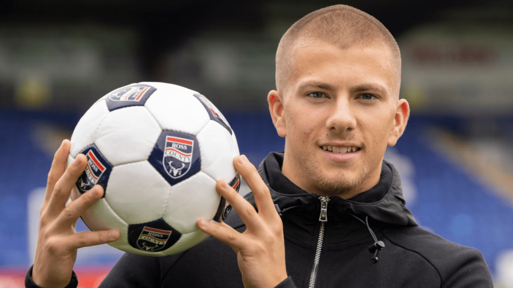 Arsenal loanee Harry Clarke has won Ross County’s Player of the Month award - Bóng Đá