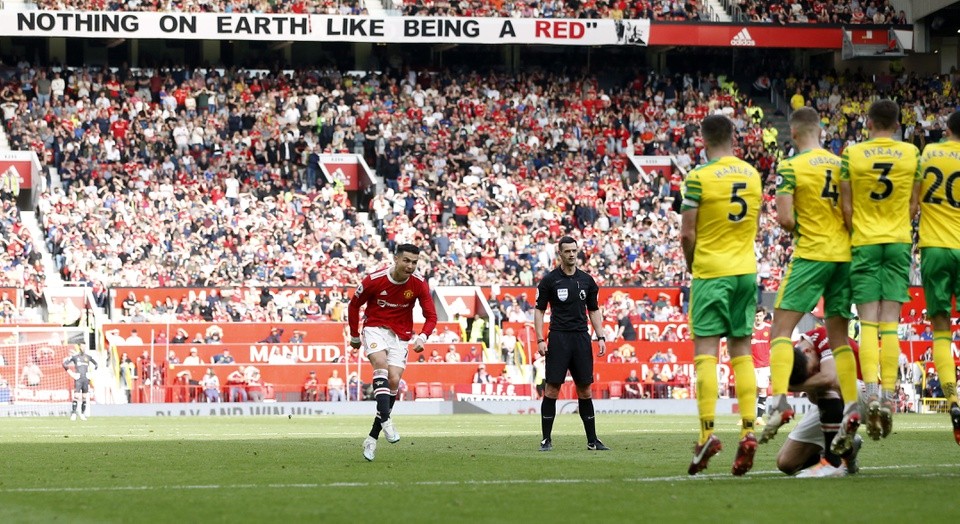 Ronaldo tạo nên loạt kỷ lục và khiến cả đội M.U phải xấu hổ - Bóng Đá