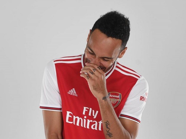 Some Arsenal fans mock former Spurs chairman over photo blunder - Bóng Đá