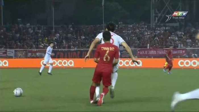 Văn Hậu với khoảnh khắc xù xì, gan góc nhưng đó là bước ngoặt của U22 Việt Nam - Bóng Đá