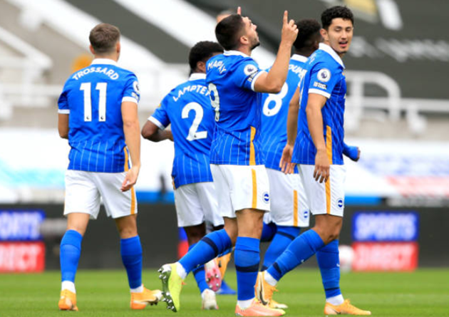 Yves Bissouma challenge compared to a wrestling move as he's sent off for backward kick in the FACE on Jamal Lewis following VAR review... - Bóng Đá