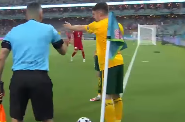 Gareth Bale tinh quái, cầu thủ Thổ Nhĩ Kỳ ăn 2 'cú lừa' trong 3 phút - Bóng Đá