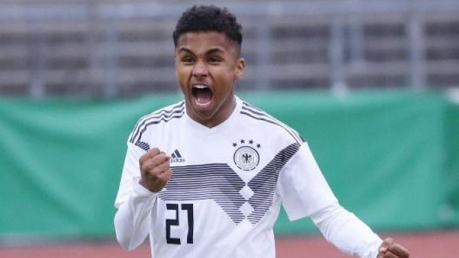 Arsenal and Liverpool have reportedly both set their sights on RB Salzburg youngster Karim Adeyemi - Bóng Đá