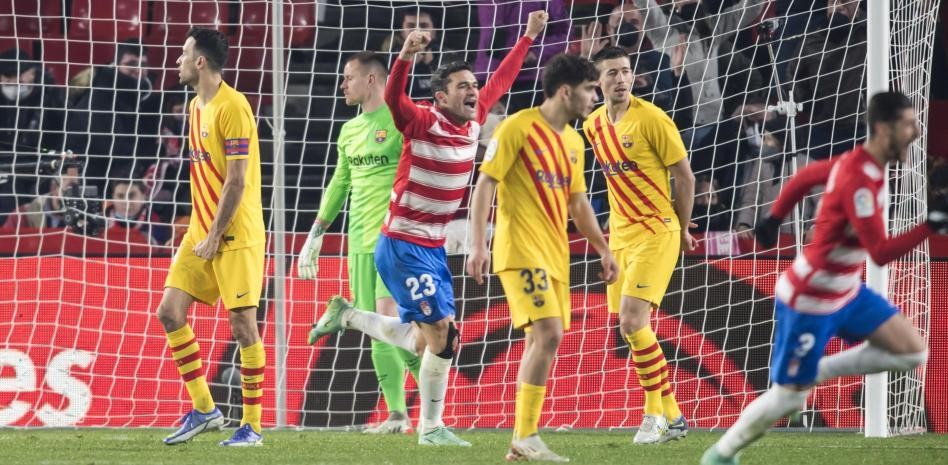 Tái xuất La Liga, Dani Alves tạo nên siêu phẩm kiến tạo ở tuổi 38 - Bóng Đá