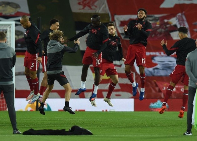 10 hình ảnh ấn tượng ở vòng 6 EPL: Maguire 'đấu vật'; Siêu phẩm Rooney tái hiện - Bóng Đá