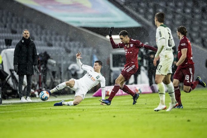 Lewandowski lập công, Bayern vẫn ôm hận trước M’gladbach - Bóng Đá