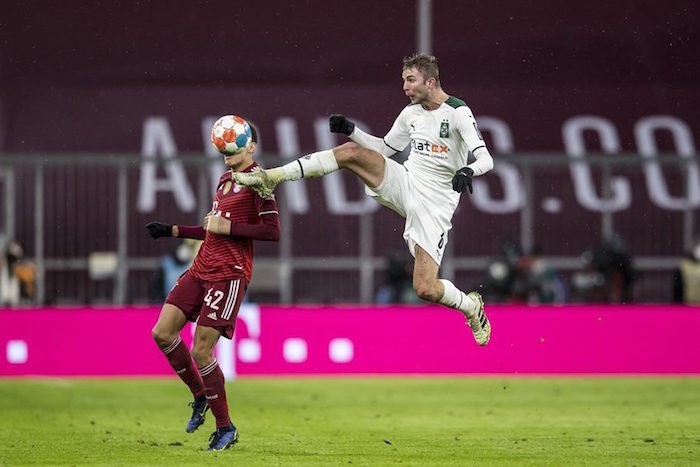 Lewandowski lập công, Bayern vẫn ôm hận trước M’gladbach - Bóng Đá