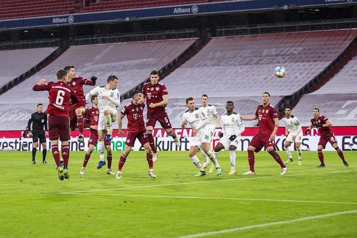 Lewandowski lập công, Bayern vẫn ôm hận trước M’gladbach - Bóng Đá