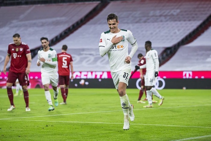 Lewandowski lập công, Bayern vẫn ôm hận trước M’gladbach - Bóng Đá