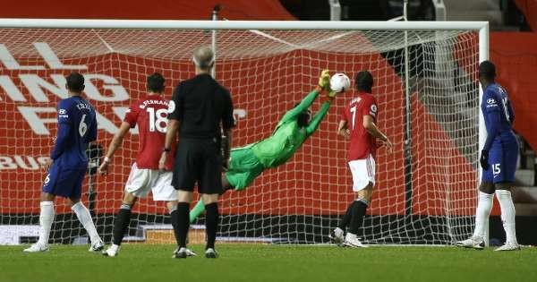 Chelsea new keeper Edouard Mendy ‘summons inner Kepa’ after almost scoring comic own goal with shocking pass at Man Utd - Bóng Đá