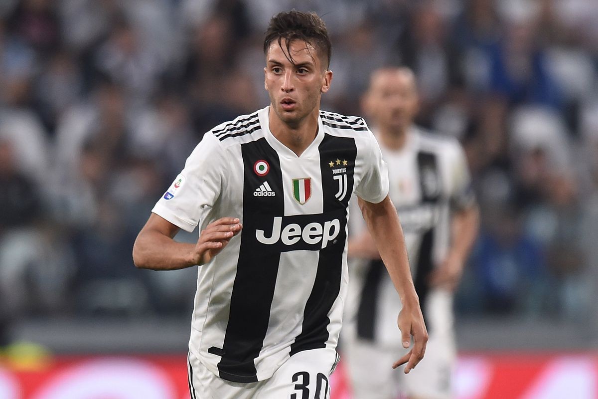 Manchester City and Barcelona 'enter race for Juventus midfielder Rodrigo Bentancur' - Bóng Đá