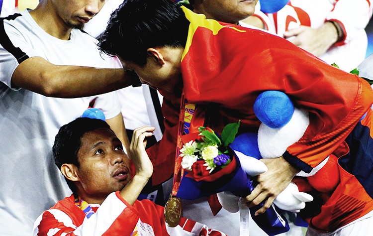 Báo Indonesia ca ngợi 1 hành động của Đoàn Văn Hậu, so sánh với Sergio Ramos - Bóng Đá