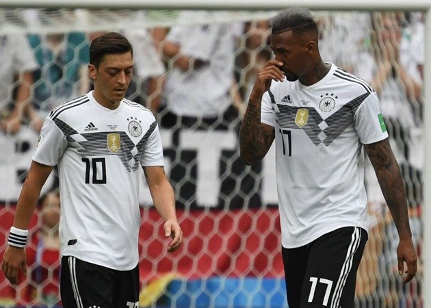 'Time to take Jerome Boateng back:' Mesut Ozil takes thinly veiled dig at Germany boss Joachim Low - Bóng Đá