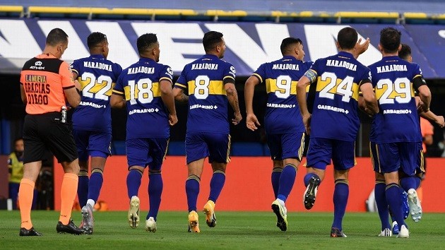 Con gái cưng của Maradona bật khóc nức nở trên khán đài Boca Juniors - Bóng Đá