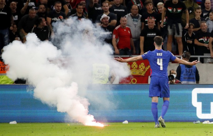 Declan Rice đã được so sánh với tất cả những cầu thủ ưu tú, từ N’Golo Kante đến Franz Beckenbauer. - Bóng Đá