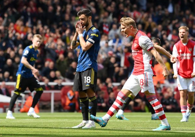 Xhaka 'xát muối' vào nỗi đau của Bruno Fernandes - Bóng Đá