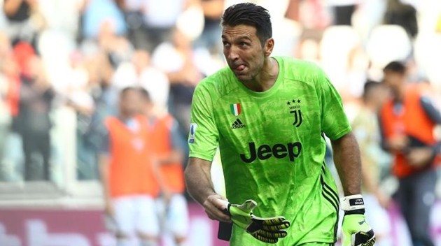 Buffon chuẩn bị đi vào lịch sử Serie A, cân bằng kỉ lục của Maldini - Bóng Đá