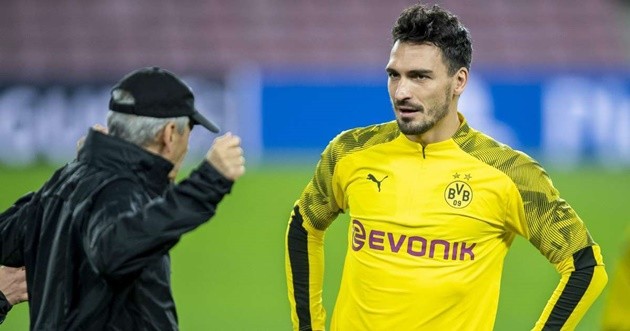 Thực hư tin đồn rạn nứt giữa HLV Favre và Hummels - Bóng Đá