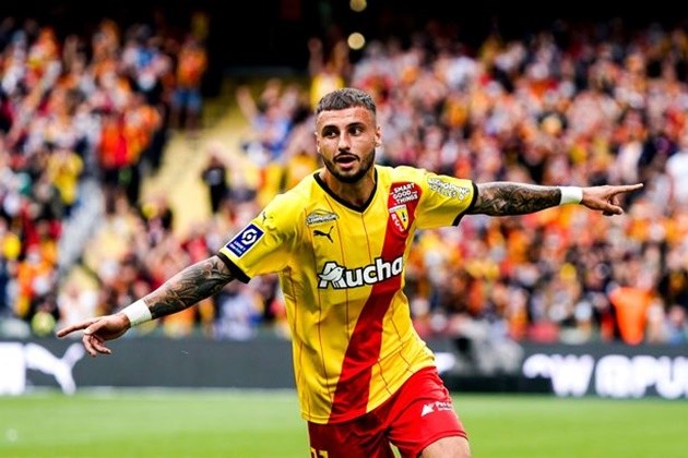 Người khiến M.U, Chelsea đấu đá trên TTCN - Bóng Đá