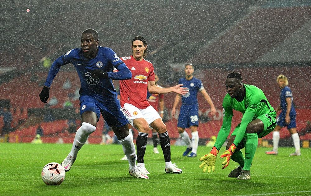 Chelsea new keeper Edouard Mendy ‘summons inner Kepa’ after almost scoring comic own goal with shocking pass at Man Utd - Bóng Đá