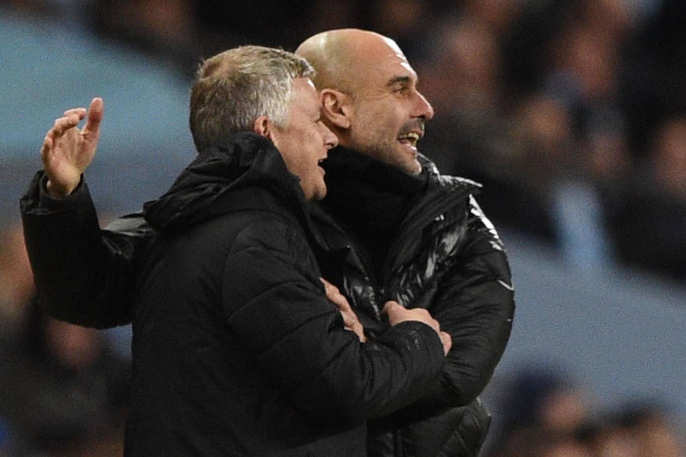 10 hình ảnh ấn tượng ở derby Manchester: 'Ác mộng' VAR; Pep lo sợ - Bóng Đá