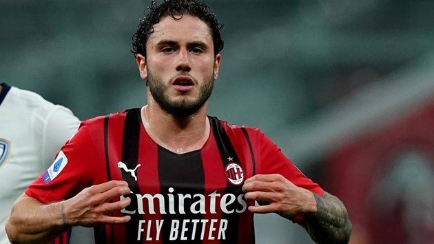 Journalist defends Milan's €60m saving on Donnarumma and proposes a new club captain. - Bóng Đá