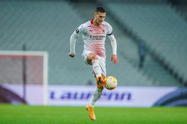 NAPOLI WANT MANCHESTER UNITED-OWNED AC MILAN DEFENDER - Bóng Đá
