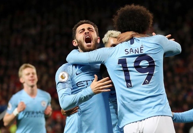 10 hình ảnh 'bùng nổ' derby Manchester: Tượng đài Rooney; 'Why Always Me?' - Bóng Đá