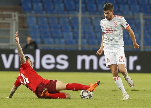 'Hoa nở muộn' La Liga vụt sáng, Tây Ban Nha thoát thua phút cuối - Bóng Đá