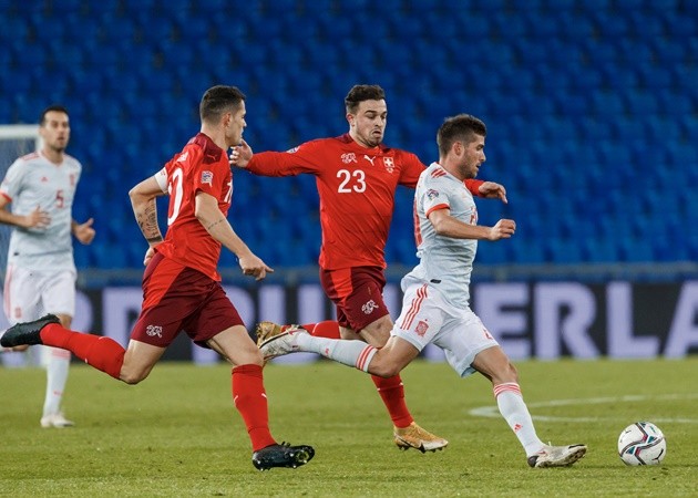 'Hoa nở muộn' La Liga vụt sáng, Tây Ban Nha thoát thua phút cuối - Bóng Đá