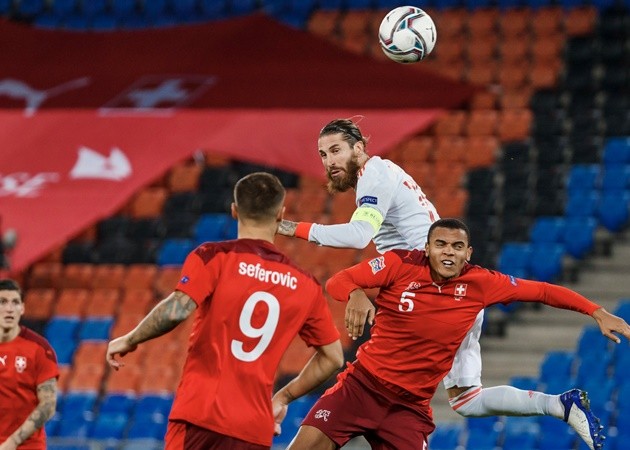 'Hoa nở muộn' La Liga vụt sáng, Tây Ban Nha thoát thua phút cuối - Bóng Đá