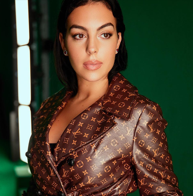 Ronaldo’s partner Georgina Rodriguez and Wanda Icardi stun in matching Louis Vuitton outfits for Paris fashion show - Bóng Đá