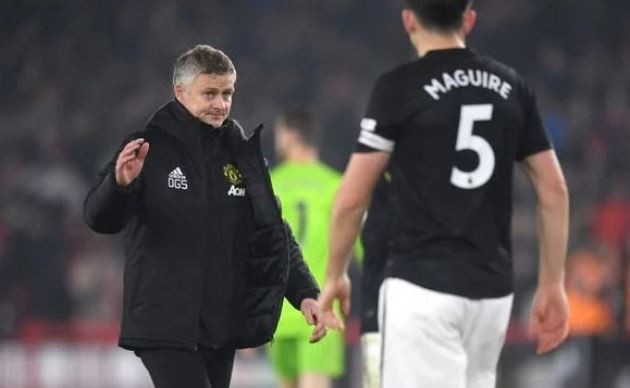 Berbatov khuyên MU mua trung vệ nhanh như Ferdinand - Bóng Đá