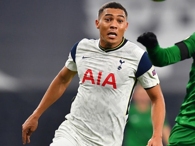 Manchester United 'send scouts to watch Carlos Vinicius' - Bóng Đá