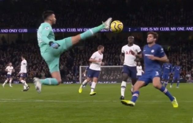 '1 buổi tối tệ hại của các thủ môn Premier League...' - Bóng Đá