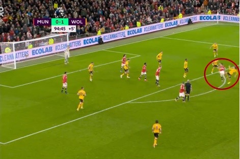 Phil Jones mang về quả phạt cho Man Utd - Bóng Đá