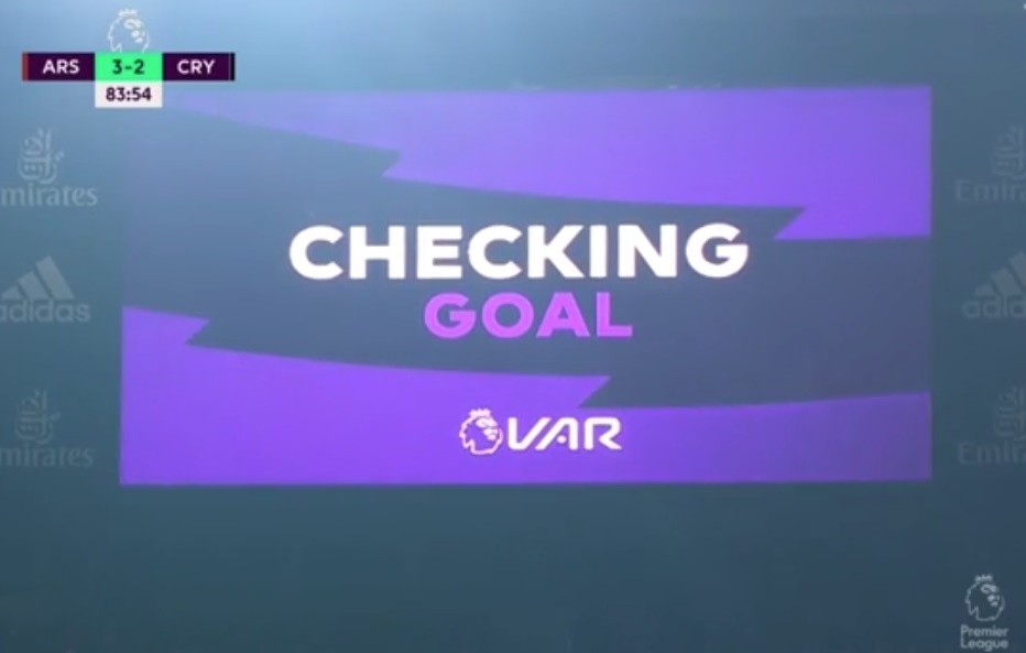 Former Premier League referee Dermot Gallagher: Sokratis thought he had scored the winner, then... VAR intervened - Bóng Đá
