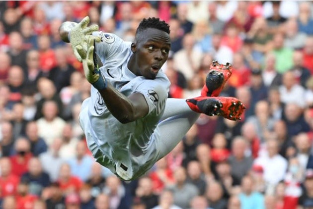 Màn xô xát giữa Mendy và Henderson - Bóng Đá
