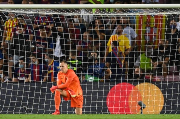 Robert Lewandowski had Pique break-dancing with cool finishd - Bóng Đá