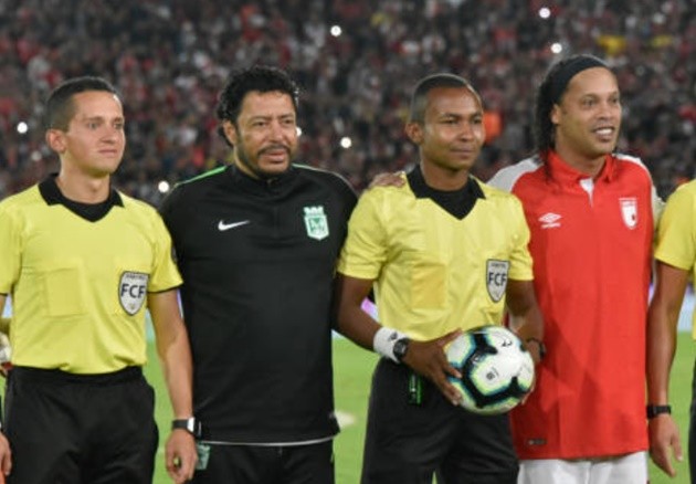 Ronaldinho tái xuất cực chất, múa siêu phẩm kiến tạo hạ gục 'Vua bò cạp' - Bóng Đá