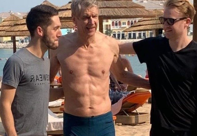 Arsene Wenger, 70, shows off six-pack on Dubai beach ahead of Bayern Munich talks - Bóng Đá