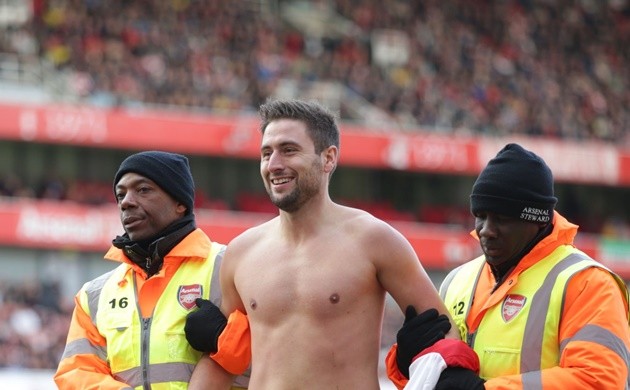 CĐV của Arsenal làm loạn trong chiến thắng của đội nhà - Bóng Đá