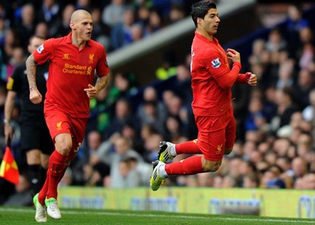 10 pha ăn mừng gây tranh cãi nhất thế giới: Suarez có mặt; Chính trị can thiệp - Bóng Đá